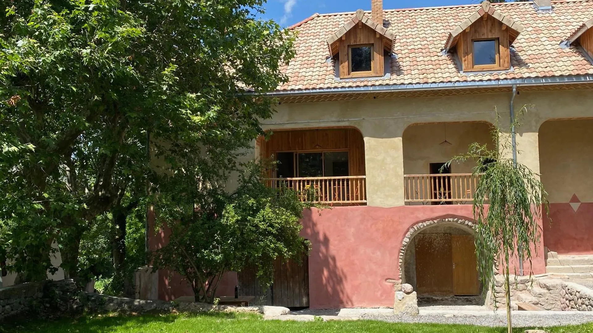 Les Cabanes Du Dauphine Et Logis A La Ferme Gap France