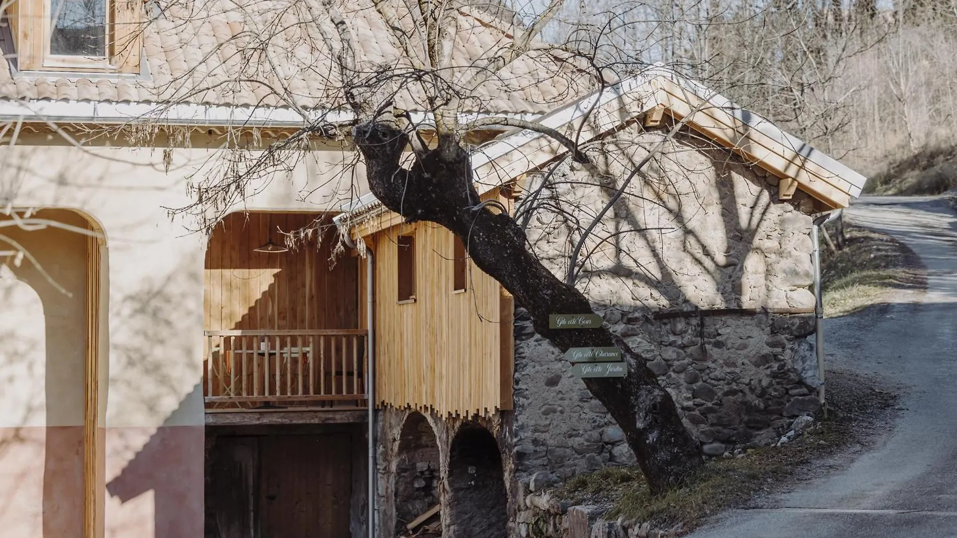 Les Cabanes Du Dauphine Et Logis A La Ferme Gap