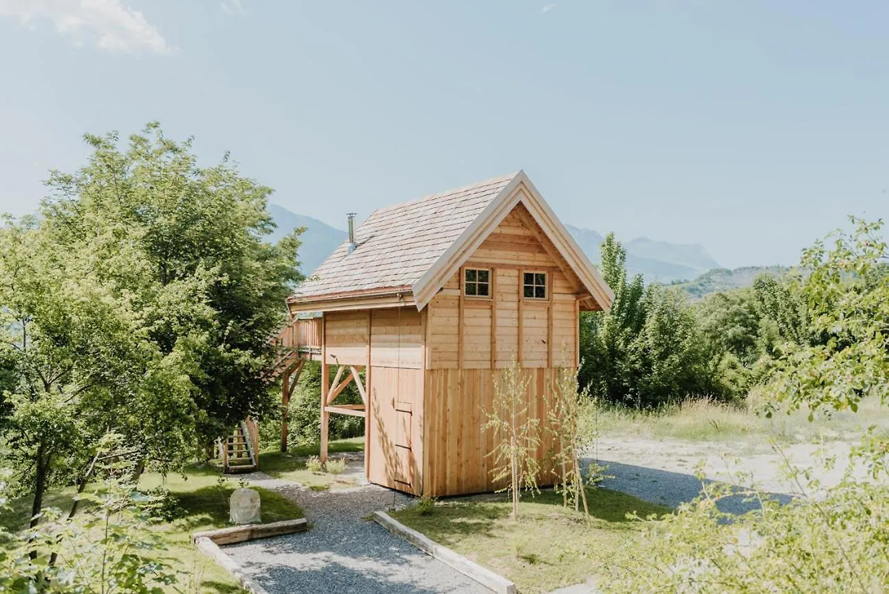 Les Cabanes Du Dauphine Et Logis A La Ferme Gap 0*,  Frankrijk